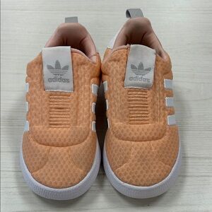 Gazelle Adidas Kids Sneakers in Orange and White